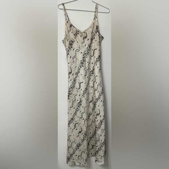Olivia & James -long snake slip lined dress - Picture 3 of 9